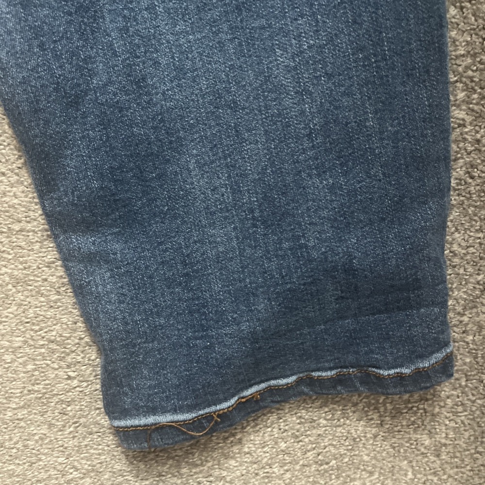 Cato 22W  EST 1946 Denim Curvy Jeans Capris  24" Inseam Medium Wash - Picture 9 of 13